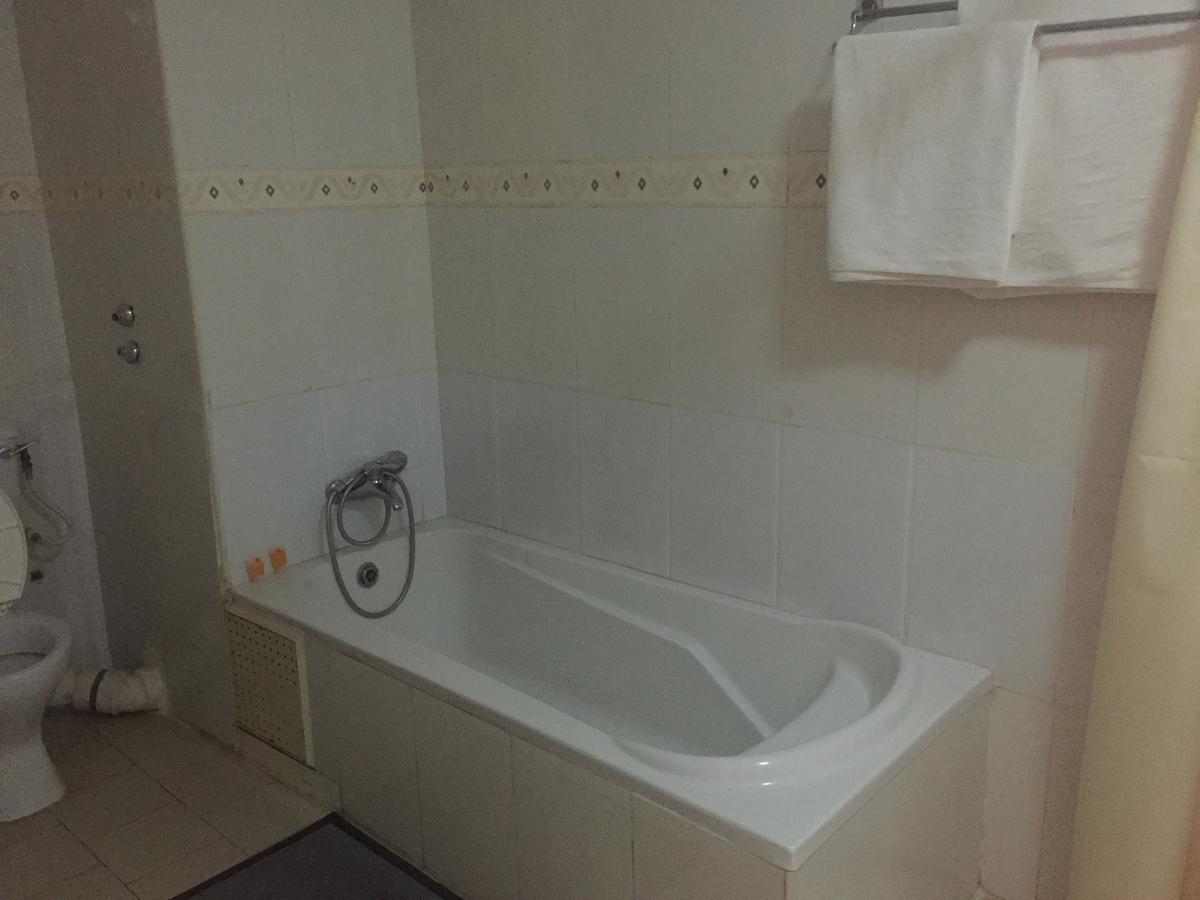 Ampomaah Hotel Accra Rom bilde